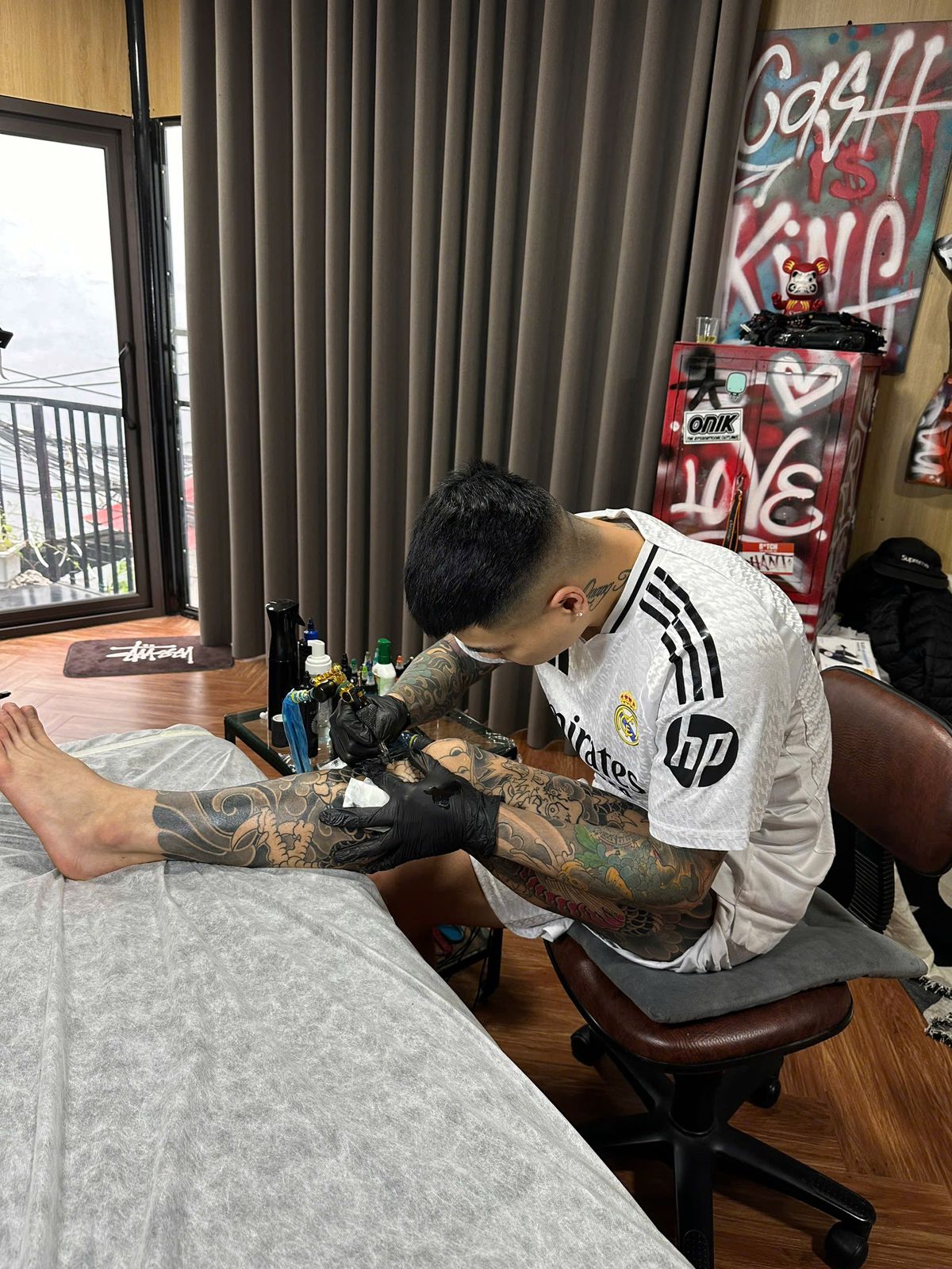 tattoo artist by tom